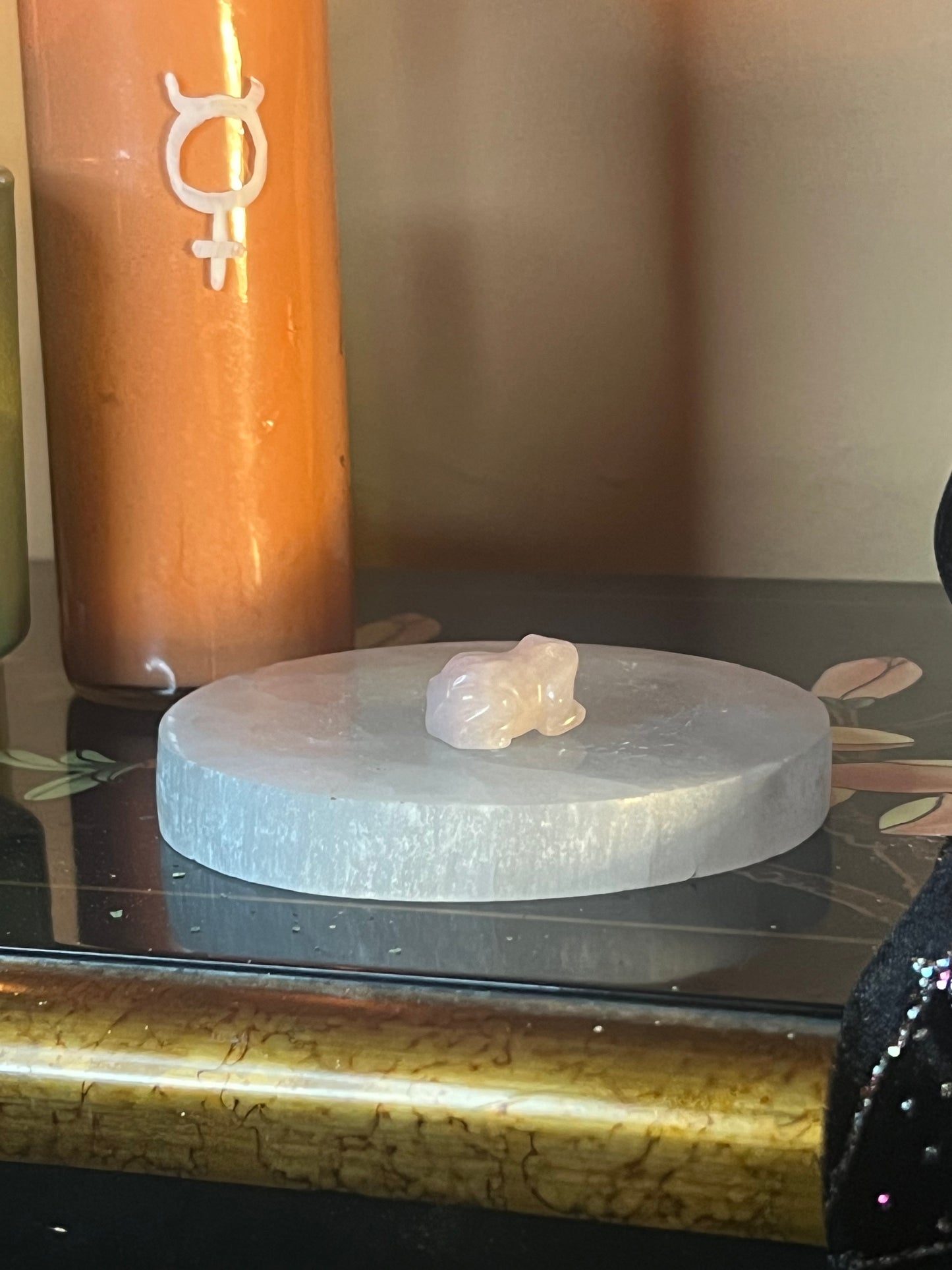Small Gemstone Frog Figurines – Carved Crystal Animal Decor: Rose Quartz