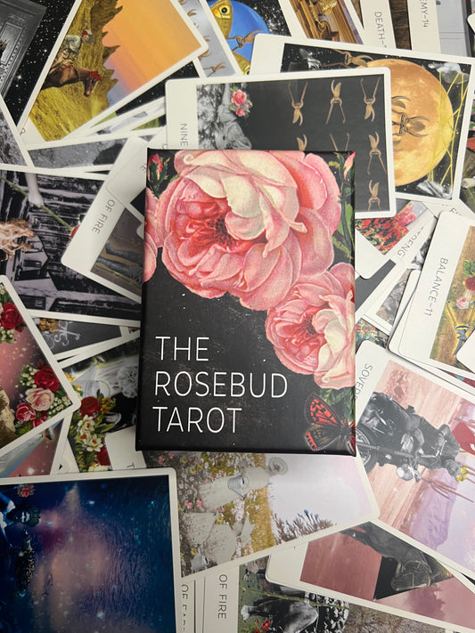 The Rosebud Tarot: 78 Cards & 96 Pg Full-Color Guidebook