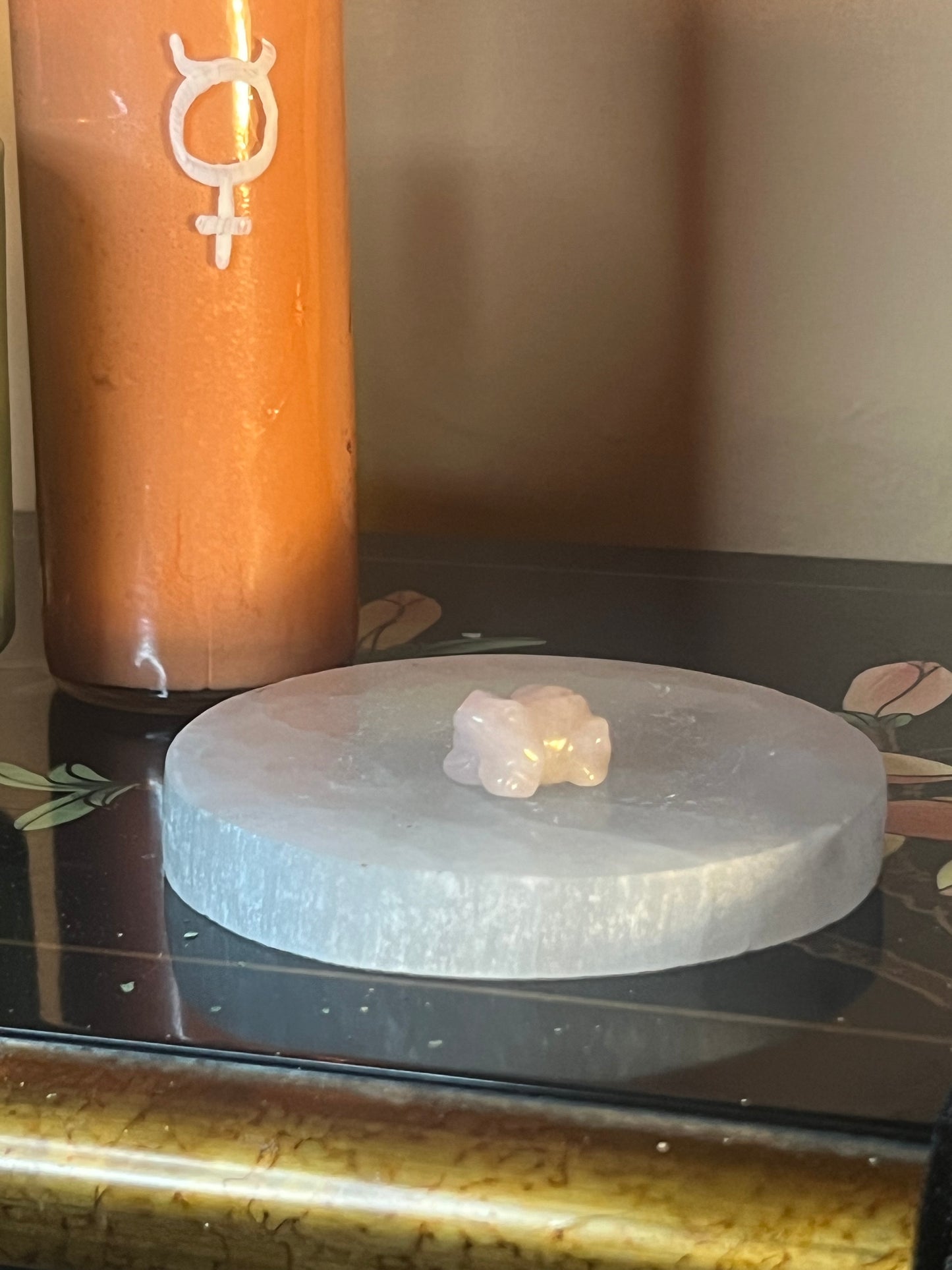 Small Gemstone Frog Figurines – Carved Crystal Animal Decor: Rose Quartz